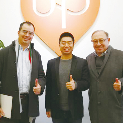 <p style="margin-top:8px;">1 from left: Chairman of ThunderSoft  Hongfei Zhao</p>
<p style="margin-top:-18px;">2 from left: Founder of Cheetah Mobile  Sheng Fu</p>
<p style="margin-top:-18px;">3 from left: DayDayUp CEO  Yiqun Bo</p>
<p style="margin-top:-18px;">4 from left: CEO of ThunderSoft  Larry Geng</p>